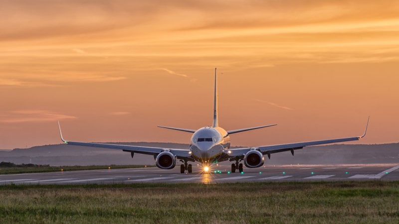 Airliner taxis