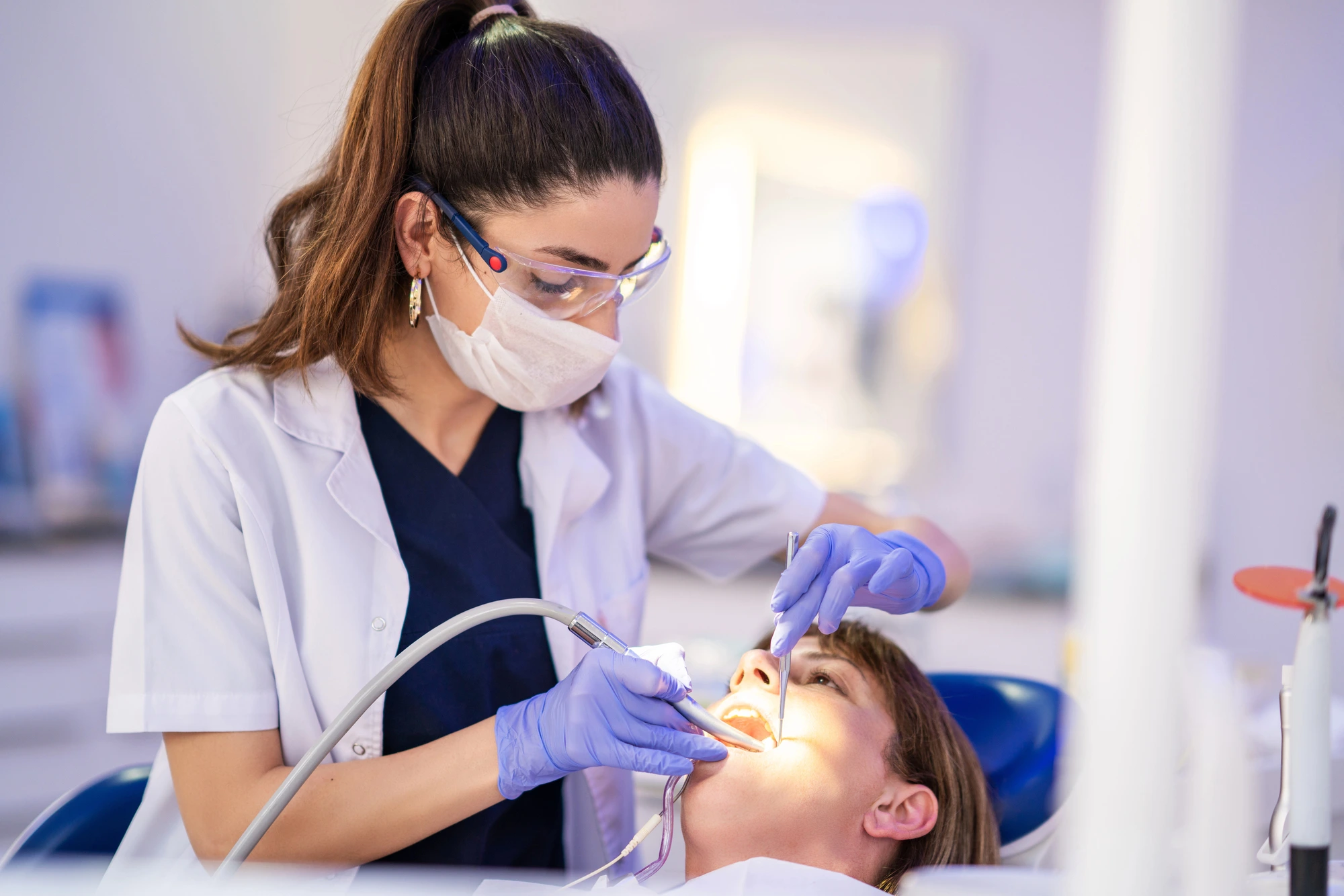 dentist-in-23233-working-on-a-patient