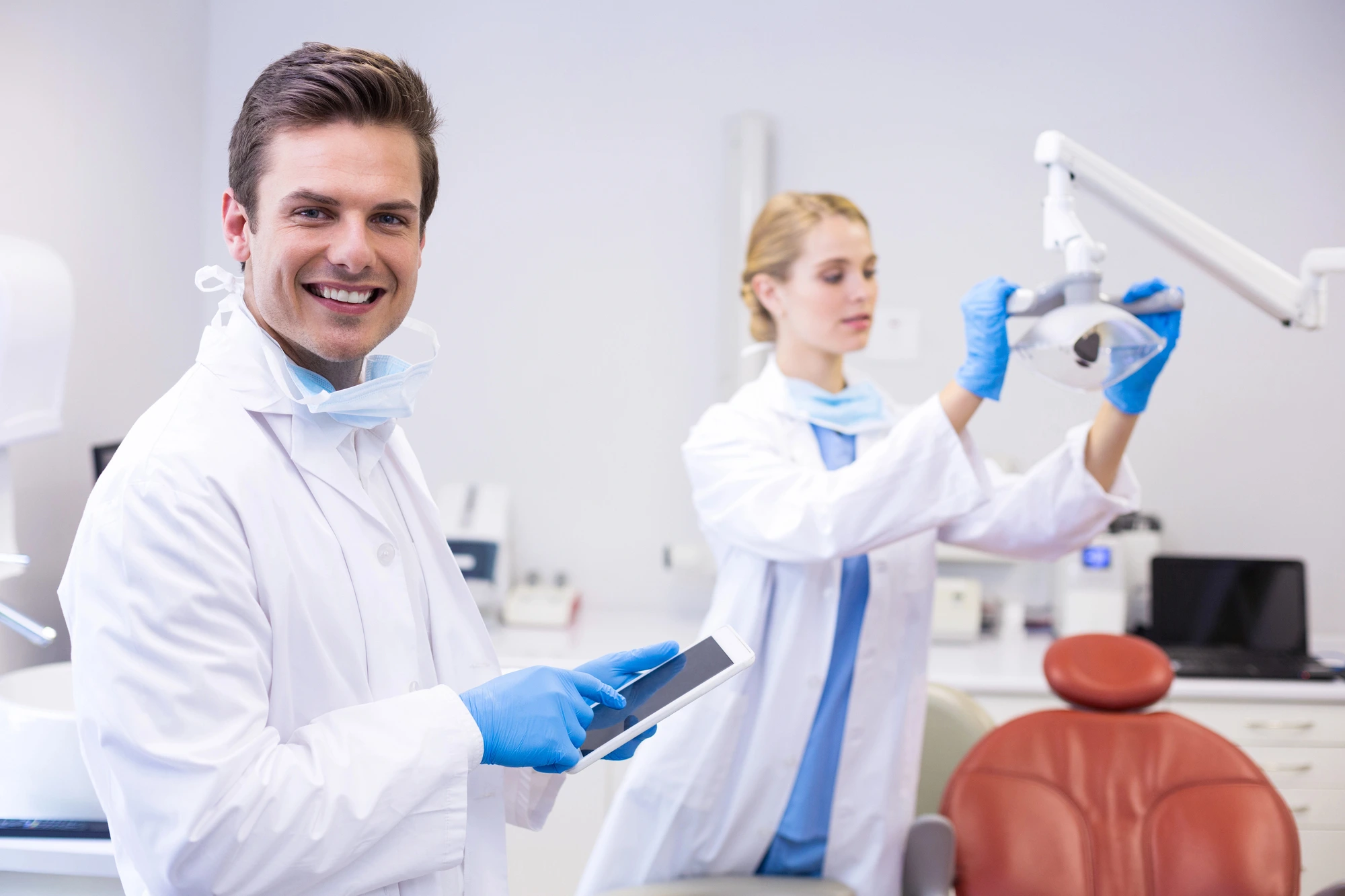 dentists-happy-after-working-on-a-dental-emergency-in-Richmond