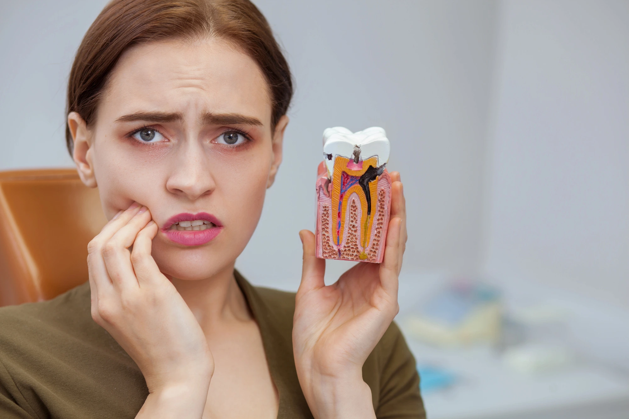 woman-with-root-canal-model-at-the-dentist-in-23233